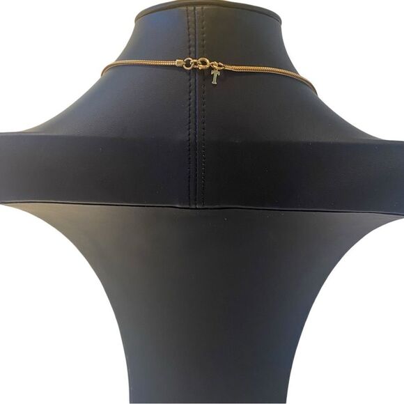 Vintage Trifari Bright Goldtone Small Pendant w/Fringe. - Picture 6 of 8